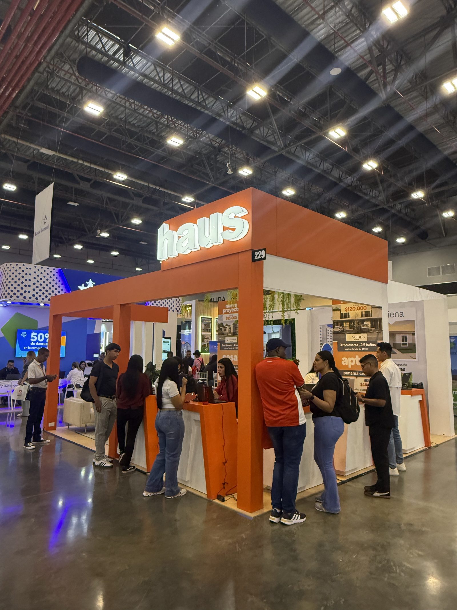 Visitors queuing at a stand at Expo CAPAC 2026